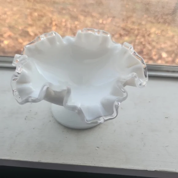 Fenton White Ruffled Glass Art Bowl - Picture 1 of 5